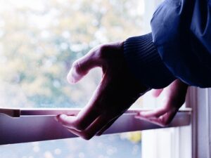 چرا ادرار من بوی آمونیاک می دهد؟