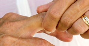 Causes and treatments for twitching fingers