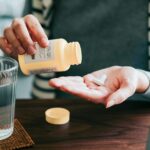 مکمل های روی: فواید، دوز و عوارض جانبیshealthline.comhttps://www.healthline.com › روی...