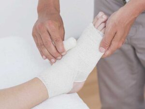 شکستگی خط مو: انواع، علائم، علل، و درمان.