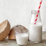 شیر نارگیل: فواید و موارد استفاده shealthline.comhttps://www.healthline.com › coc...