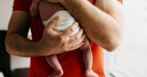 آیا کودک شما شیر کافی دریافت می کند؟  Wet Diapershealthline.comhttps://www.healthline.com › سلامتی آنها را بررسی کنید