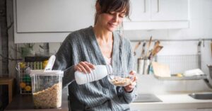 سبوس گندم: تغذیه، فواید و Morehealthline.comhttps://www.healthline.com › وقتی...