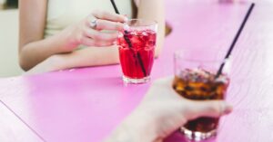 اعتیاد به نوشابه: علائم، اثرات و نحوه انجام Quithealthline.comhttps://www.healthline.com › سودا...