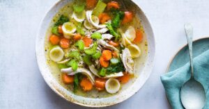 رژیم غذایی تیفوسی: بررسی اجمالی، غذاها و مزایا.comhttps://www.healthline.com › نوع...