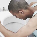 استفراغ پرتابه: علل، درمان و Morehealthline.comhttps://www.healthline.com › سلامتی