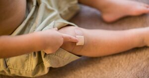 دلمه عفونی: علل، علائم، درمان و ...healthline.comhttps://www.healthline.com › سلامتی