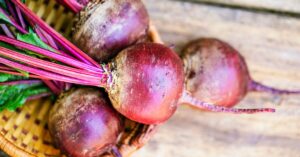 آیا چغندر باعث قرمز شدن ادرار می شود؟  همه چیز درباره Beeturiahealthline.comhttps://www.healthline.com › سلامت