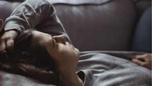 نوسانات خلقی یا اختلال دوقطبی؟  چگونه تفاوت را تشخیص دهیم