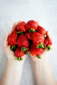 آیا توت فرنگی کتو است؟  آیا می توانید آنها را با رژیم کم کربوهیدرات بخورید؟