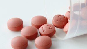ایبوپروفن چقدر زیاد است؟  دوز و اثراتmedicalnewstoday.comhttps://www.medicalnewstoday.com › ...