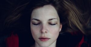 مستی خواب: علل، علائم و درمان shealthline.comhttps://www.healthline.com › سلامتی