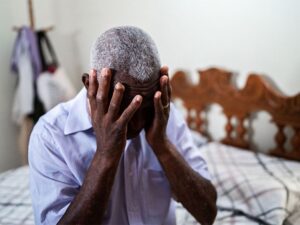 سوزن‌سوزن شدن سر نشانه چیست و چه عللی دارد؟