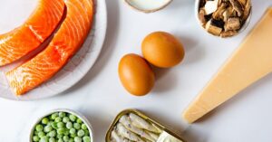 ویتامین B12: فواید سلامتی که باید دربارهhealthline.com بدانید https://www.healthline.com › سلامتی