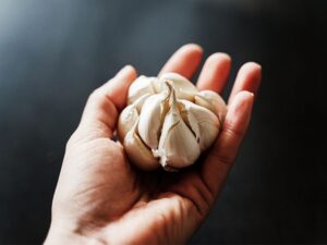 7 بهترین آنتی بیوتیک طبیعی: موارد استفاده، شواهد و اثربخشیmedicalnewstoday.comhttps://www.medicalnewstoday.com › ...