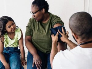 High blood pressure (hypertension): Symptoms and moremedicalnewstoday.comhttps://www.medicalnewstoday.com › ...