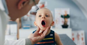 Tonsillitis: Causes, Symptoms, and Diagnosishealthline.comhttps://www.healthline.com › health