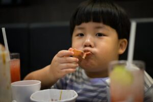 Fighting Childhood Obesity: Guide For Parents: HealthifyMe