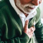 درد قفسه سینه چپ: 16 علت و زمان مراجعه به کمکhealthline.comhttps://www.healthline.com › سلامتی