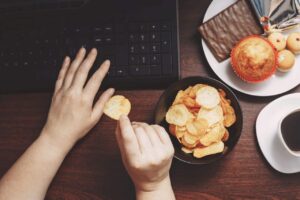 Health Risks Of Mindless Eating And Ways To Avoid It - Blog