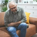 چرا هر روز معده درد دارید؟ ۲۳ علت احتمالی
