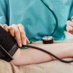 با افزایش سن چه اتفاقی برای فشار خون شما می‌افتد؟ rdiet.