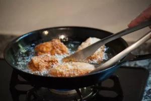 ۵ روغن سالم برای سرخ کردن، به گفته یک متخصص تغذیه