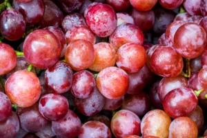 چه اتفاقی برای بدن شما می‌افتد وقتی به‌طور منظم انگور می‌خورید