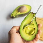 با خوردن آووکادو چه اتفاقی در بدن شما می‌افتد؟... rdiet.ir