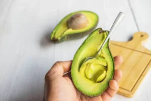 با خوردن آووکادو چه اتفاقی در بدن شما می‌افتد؟... rdiet.ir