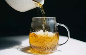 آیا چای سبز باعث اجابت مزاج می‌شود؟