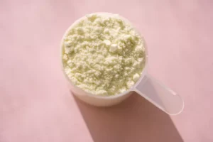 چه اتفاقی برای بدن شما می‌افتد وقتی پودر پروتئین را به رژیم غذایی خود اضافه می‌کنید؟