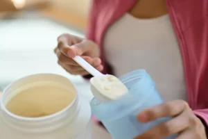 مصرف مکمل‌های قبل از تمرین چه تأثیری بر بدن شما قبل از ورزش دارد؟