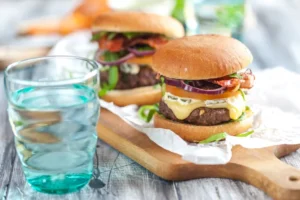 چرا بلافاصله پس از غذا خوردن احساس دفع مدفوع می‌کنم؟