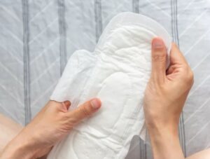 ۱۲ علت احتمالی لکه بینی قبل از پریود - سلامت rdiet.ir/