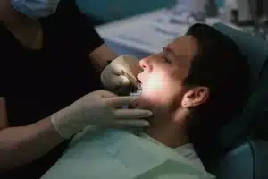 اگر دندان شما از وسط ترک خورده و هیچ دردی ندارد، چه کاری باید انجام دهید؟ rdiet.ir