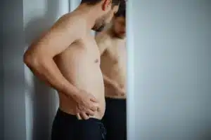چگونه تفاوت بین نفخ و چربی شکمی را تشخیص دهیم؟