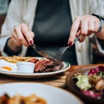 بهترین زمان برای خوردن شام برای سلامتی شما چه زمانی است؟
