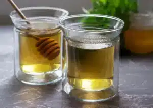 چه اتفاقی می‌افتد وقتی آب گرم را با عسل می‌نوشید...