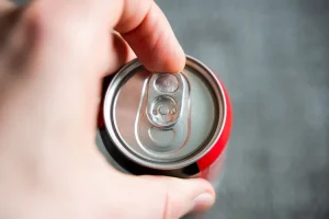 ۷ عارضه جانبی جدی نوشیدن منظم نوشیدنی‌های انرژی‌زا rdiet.ir