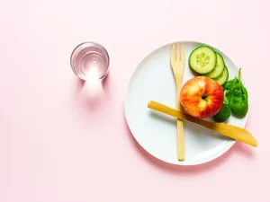 وقتی روزه می‌گیرید چه اتفاقی برای بدنتان می‌افتد؟ ذrdiet.ir