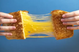 وقتی هر روز پنیر می‌خورید چه اتفاقی برای بدن‌تان می‌افتد؟