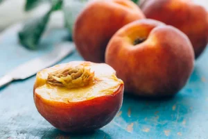 وقتی هلو می‌خورید چه اتفاقی در بدن شما می‌افتد...