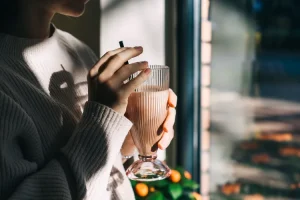 نوشیدنی شگفت‌انگیز سرشار از منیزیم برای بهبود خلق و خو