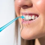 واترفلاسر در مقابل نخ دندان: کدام یک برای بهداشت دندان بهتر است؟ rdiet.ir
