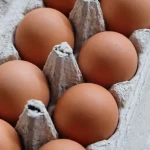 وقتی تخم مرغ می خورید چه اتفاقی برای کلسترول شما می افتد... rdiet.ir