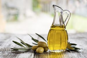 فواید روغن زیتون برای پوست: خواص، روش مصرف، خطرات و نکات علمی