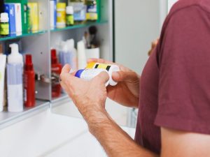 آیا ویتامین‌ها تاریخ انقضا دارند؟ ایمنی، عوارض جانبی و نحوه نگهداری rdiet.ir