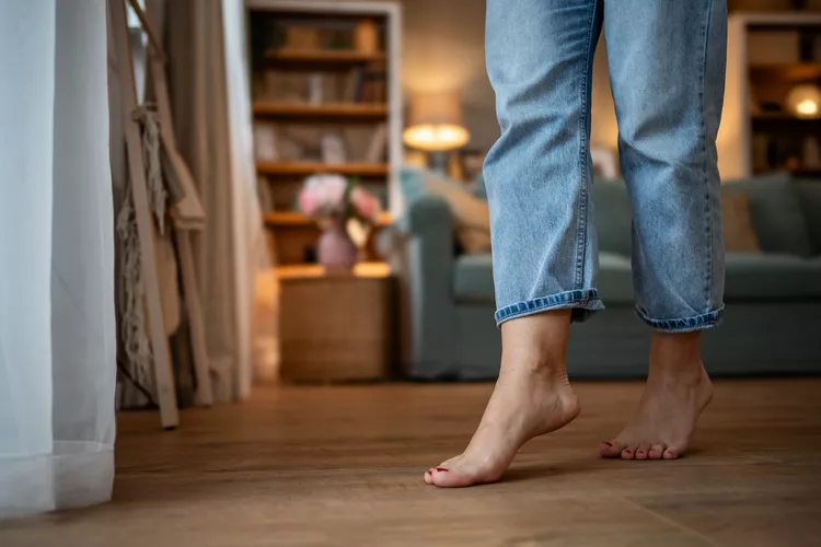 ۴ علت راه‌رفتن روی پنجه پا و روش‌های درمان آن