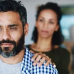 ۷ نشانه که نشان می‌دهد شما از صمیمیت می‌ترسید — و راه‌های غلبه بر آن